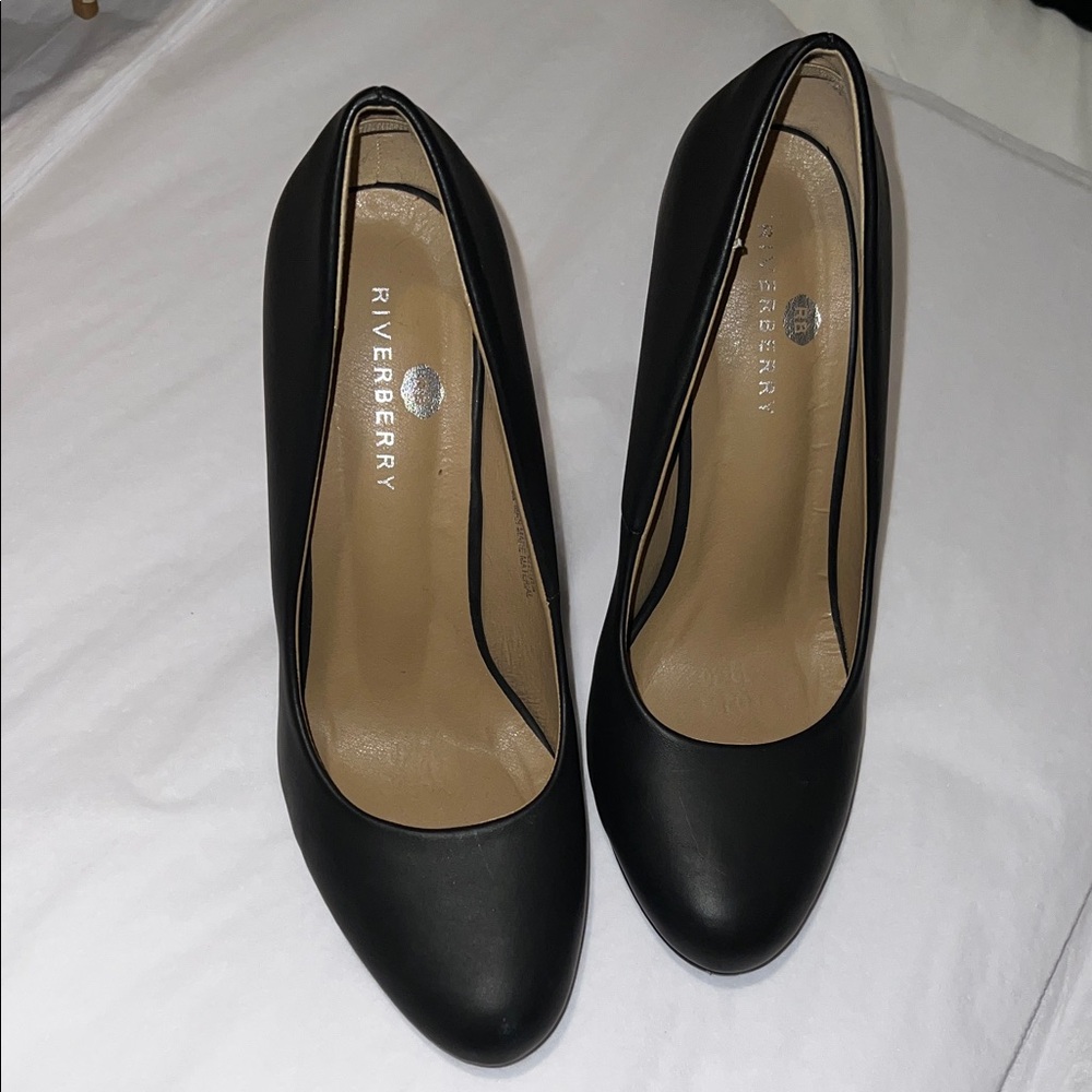 CLASSIC BLACK PUMPS (8.5)